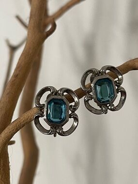 Vintage-Inspired Teal Crystal Flower Stud Earrings